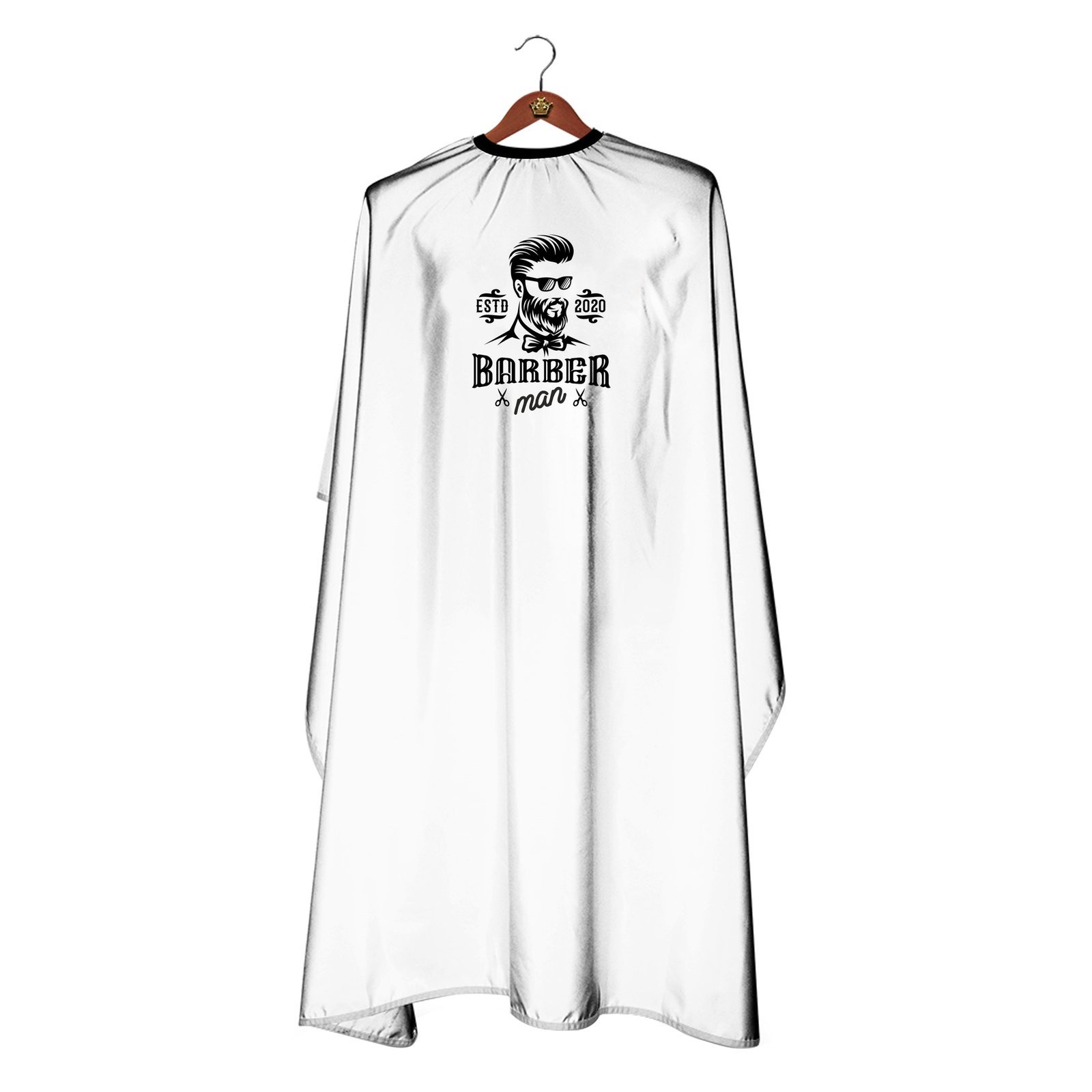 Sırtında Barberman logosu bulunan beyaz berber önlüğü askıda